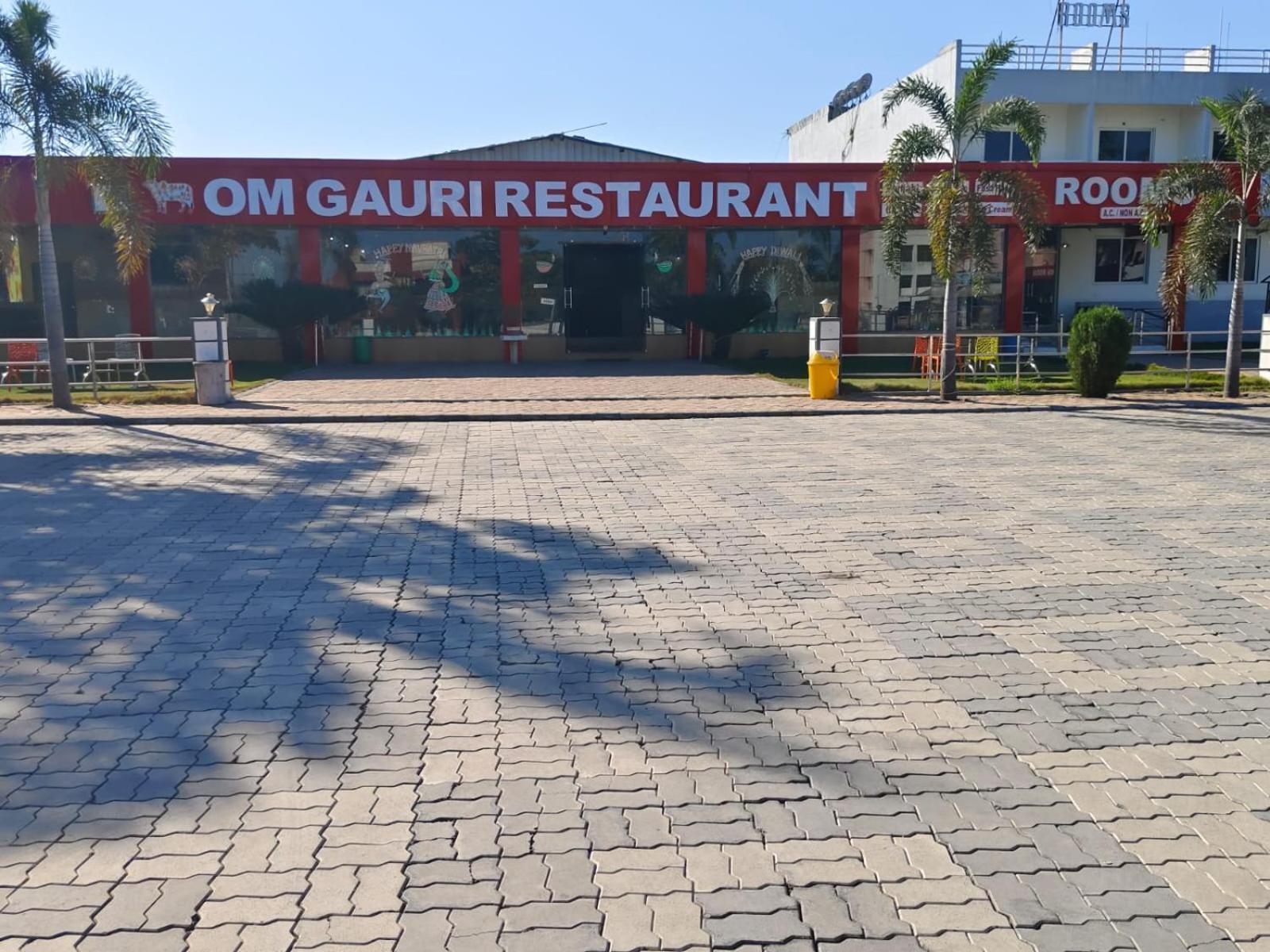 Om Gauri Garden Restaurant And Rooms Rajpipla 외부 사진